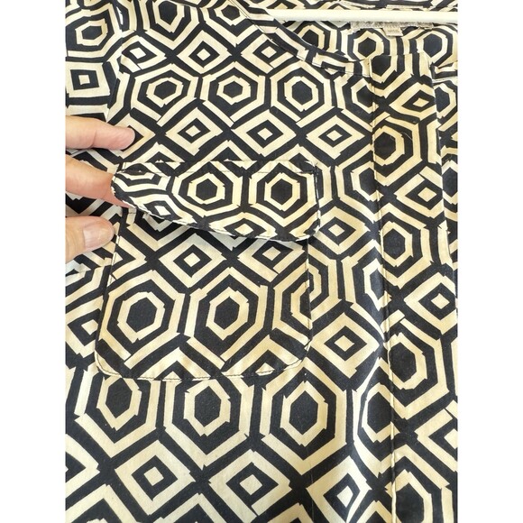 Gap 1/2 Button Geometric Print Tunic Blouse Size Medium Navy Blue & White - Picture 8 of 8